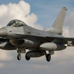 F-16战斗猎鹰：现代空战中的遗产、创新与竞争